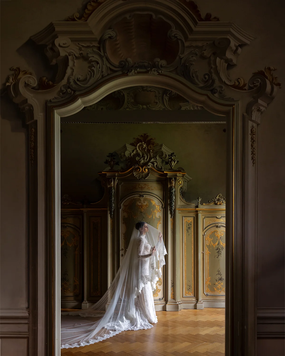 Bride with a long train in an ornate Villa Erba room — Lee Petra Grebenau Versailles gown